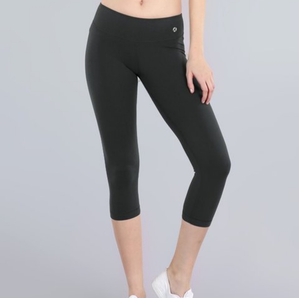 ❗SOLD ❗65% OFF SALE Avocado | Sports Bra & Capri Set - Picture 14 of 16